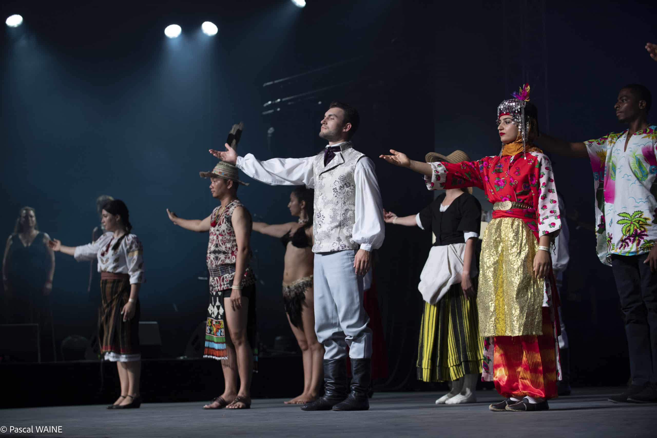 4 cultures, 1 spectacle